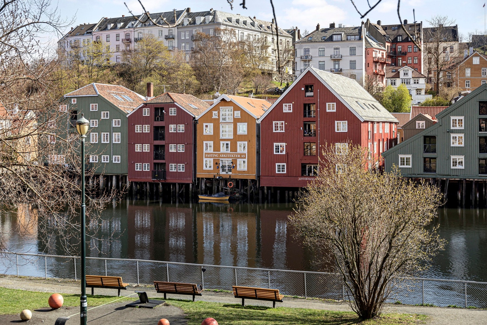 Nærområdet byr på mange parker og koselige steder man kan nyte godværsdagene. Galleribilde