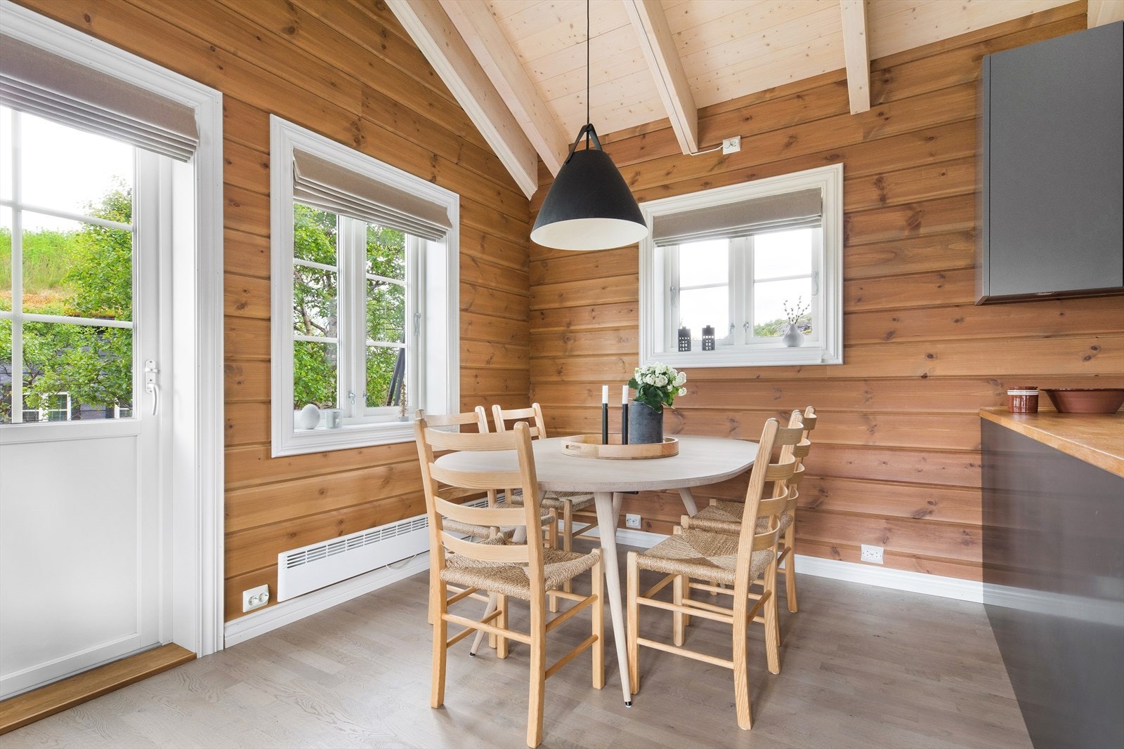 God plass til spisebord. Galleribilde