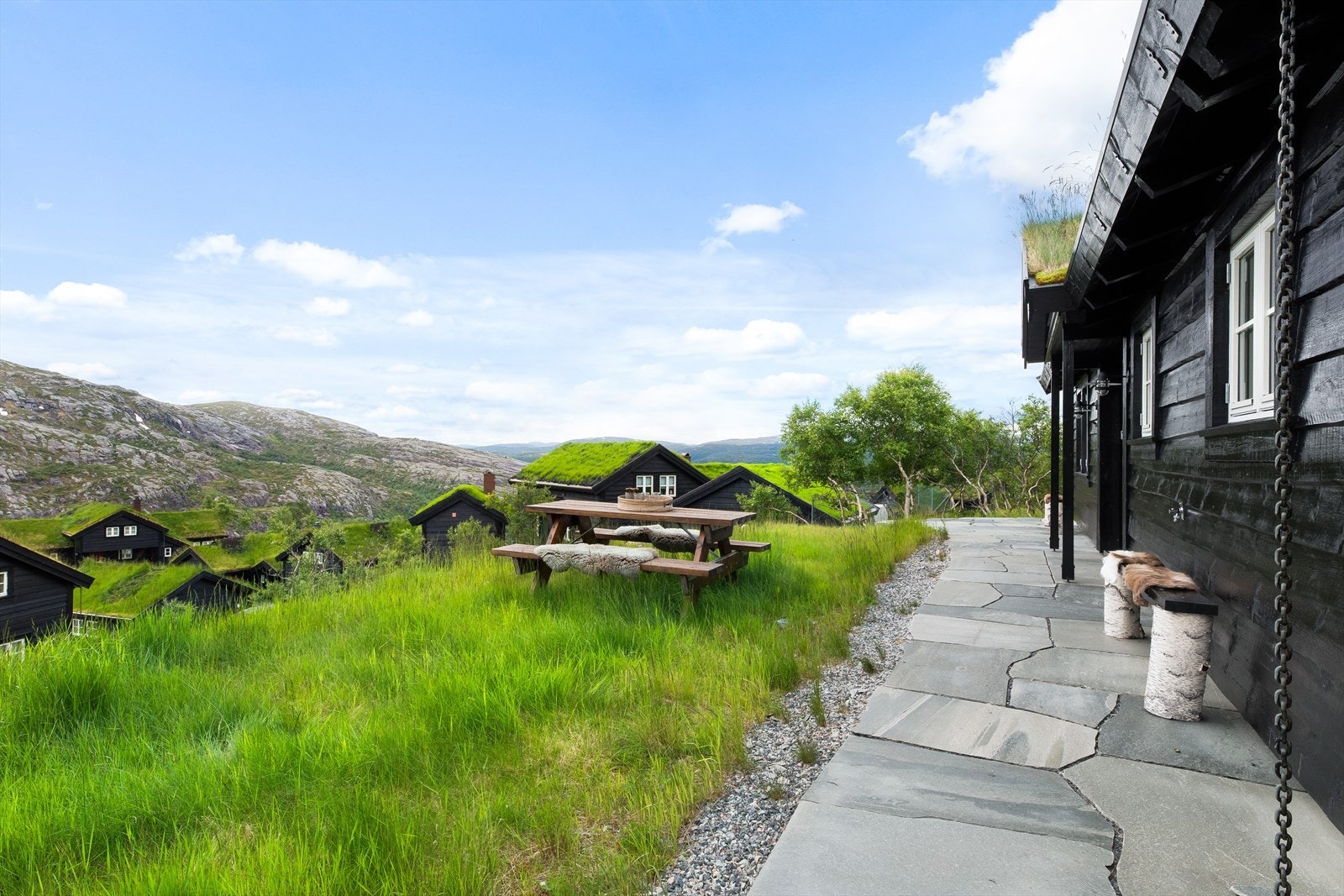 Her er det herlig å nyte solen både sommer og vinter. Galleribilde