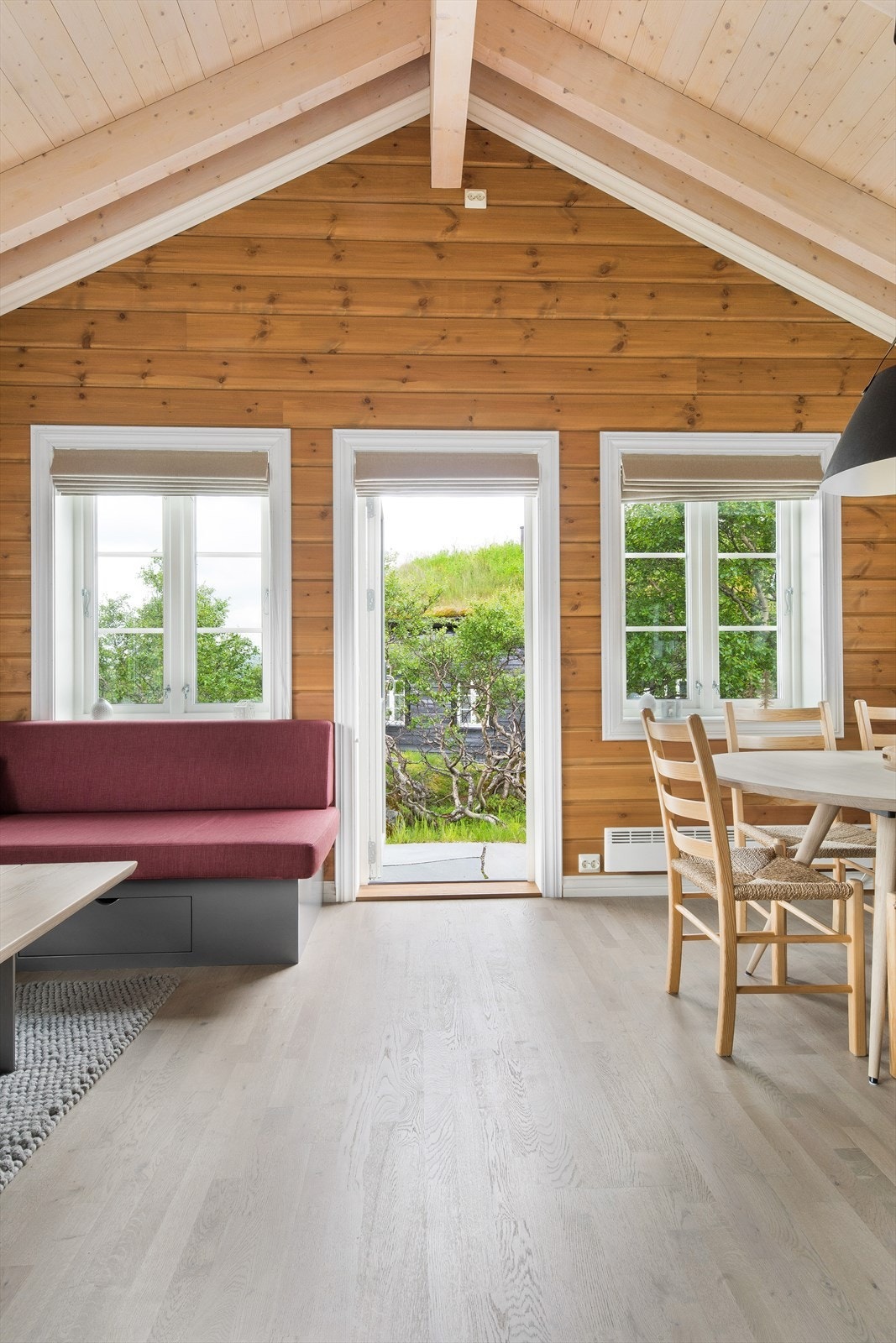 Utgang til terrasseplatting fra stue Galleribilde