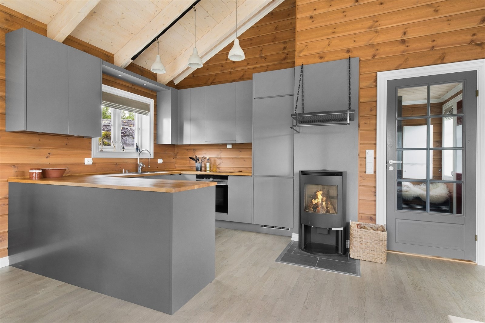 Flott vedovn som varmer godt på kalde vinterdager. Galleribilde