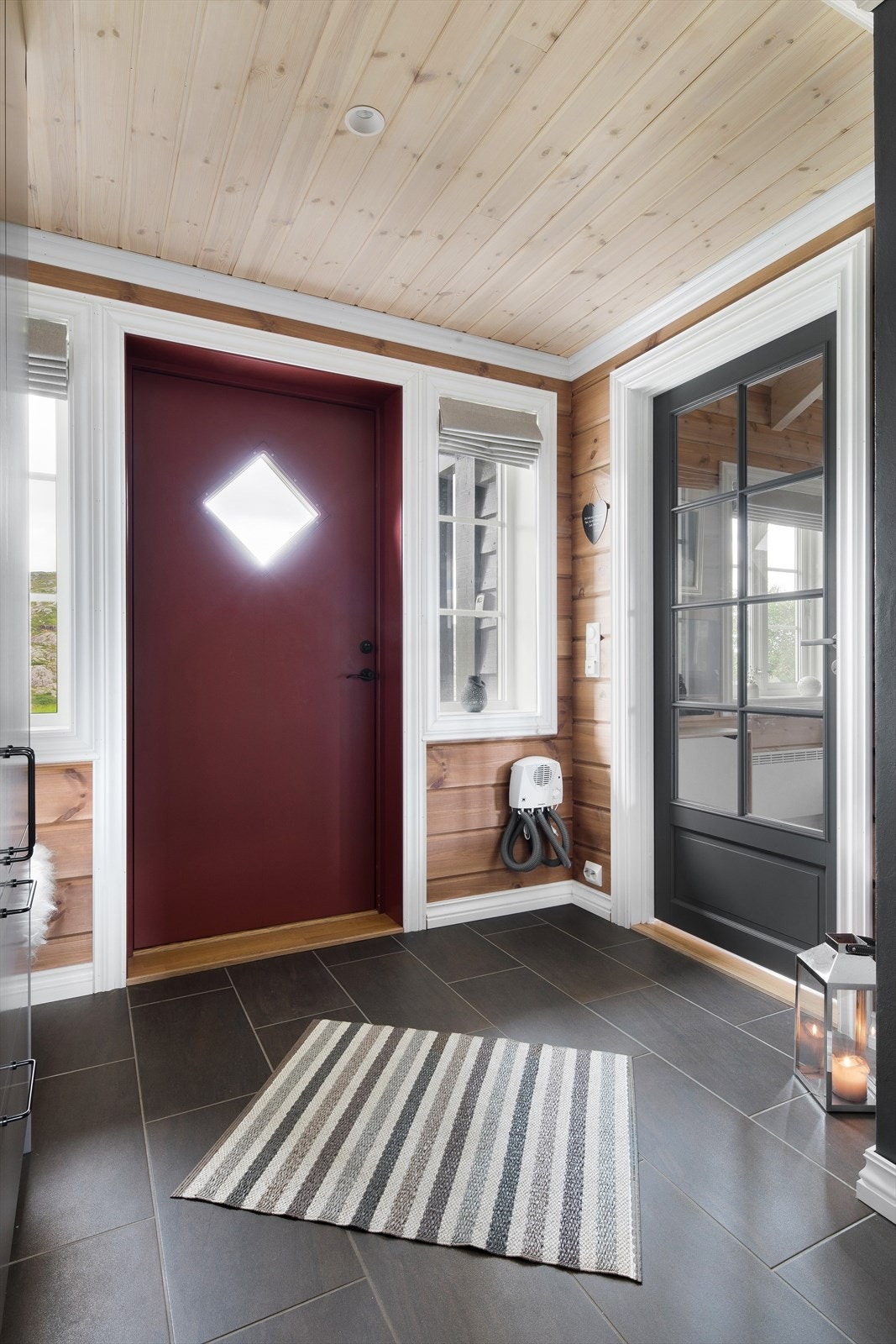 Flislagt entré/gang med varme i gulvet. Galleribilde