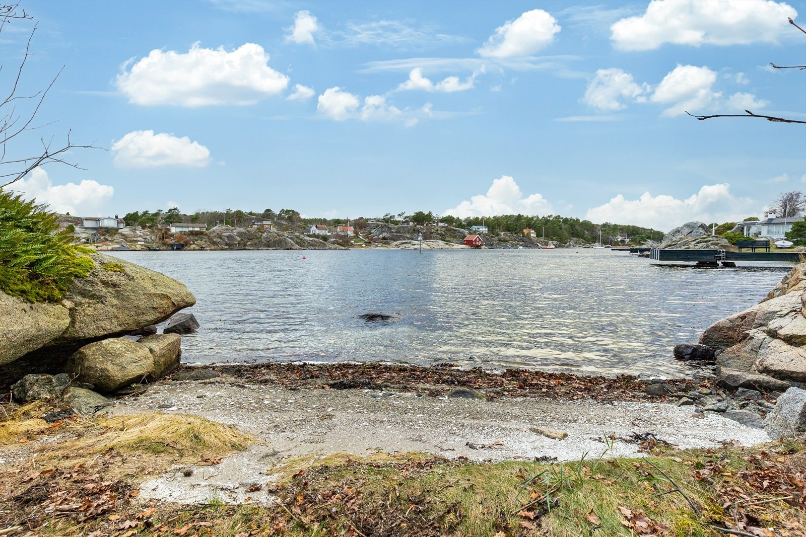 Eiendommen har en privat sandstrand. Galleribilde