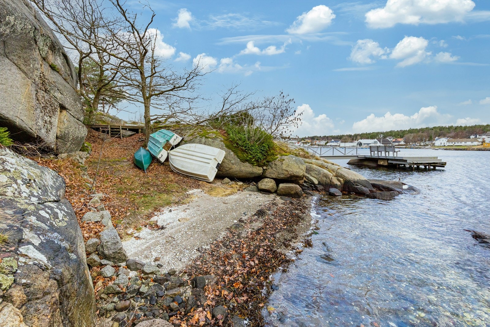 Fritidseiendommen ligger vakkert til på Brøtsø, en øy midt mellom Tjøme og Hvasser. Galleribilde