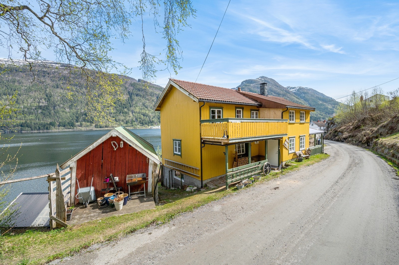 I dag er Todalsøra et sjarmerende sted med eldre bebyggelse og brygger Galleribilde