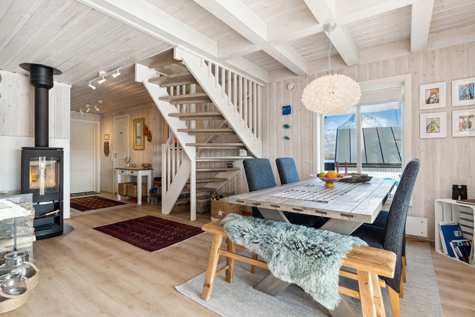 Plass til spisegruppe for hele familien. Galleribilde