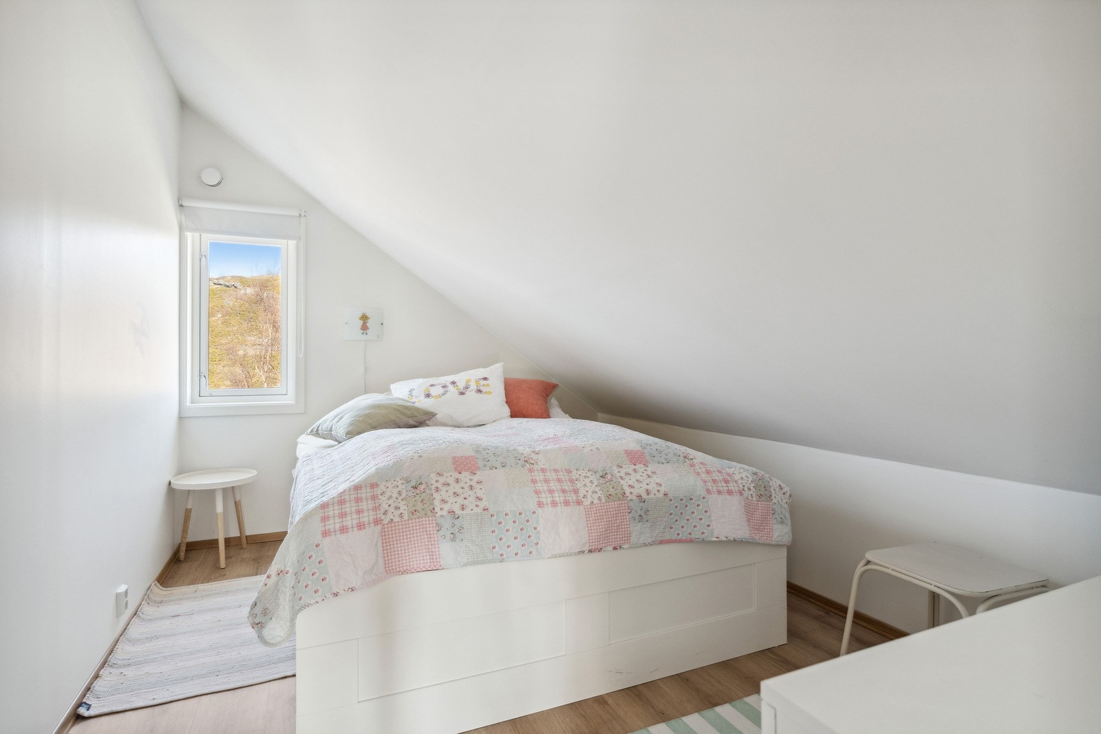 Soverom på loft. Galleribilde