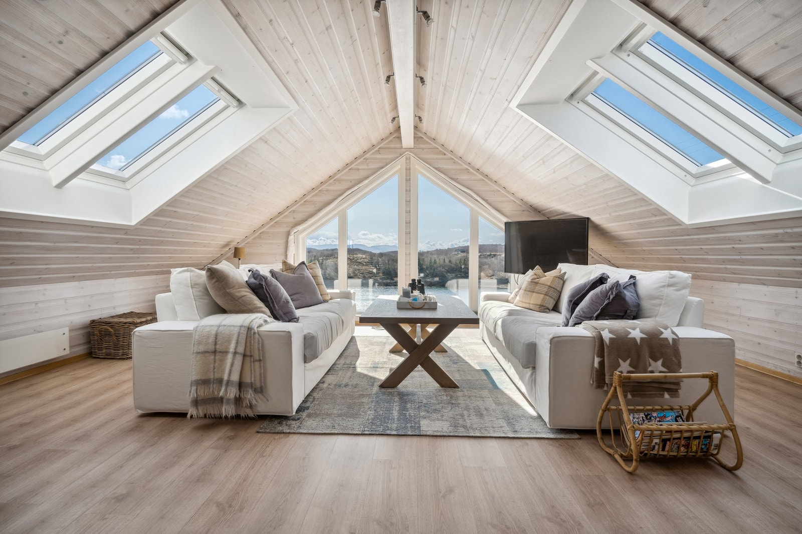 Storslått utsikt også fra loftsstuen. Galleribilde