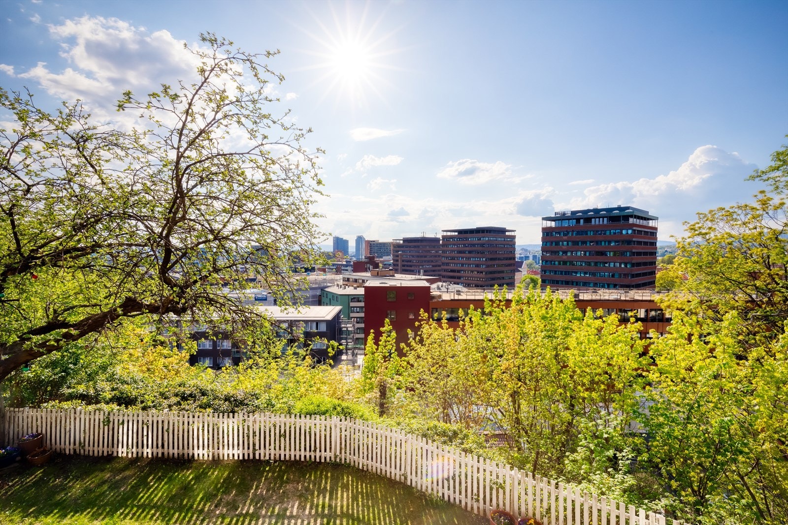 Her har man ingen gjenboere, kun solen som titter inn Galleribilde