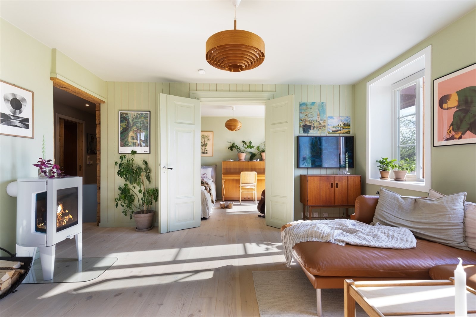 De åpnet opp døråpningen til soverommet og fikk satt inn klassiske dører som hører tilhører de gamle kampenhusene Galleribilde