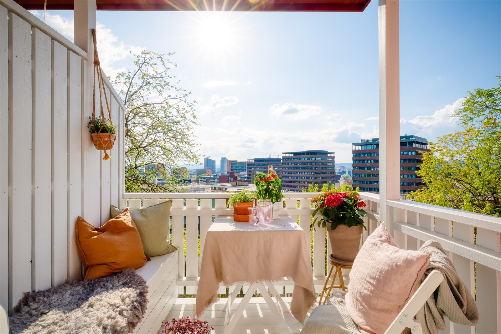 Balkongen er direkte vestvendt og er på 3 kvm Galleribilde