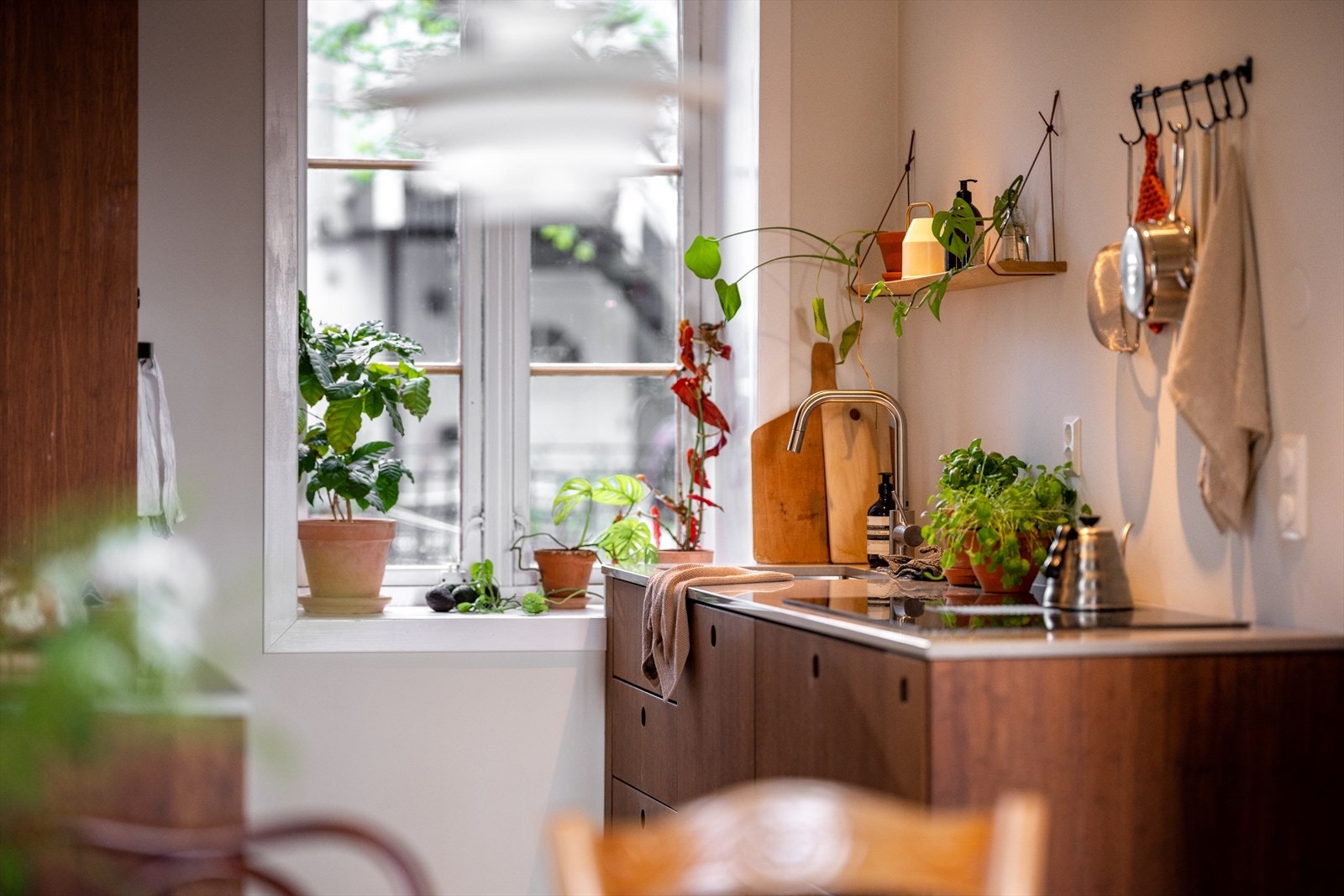 For enkelt renhold er det montert underlimt vaskekum Galleribilde