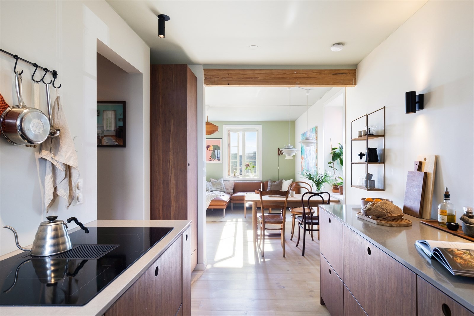 Kjøkkeninnredningen er levert av norske Ask og Eng som lager håndproduserte produkter i bambus Galleribilde