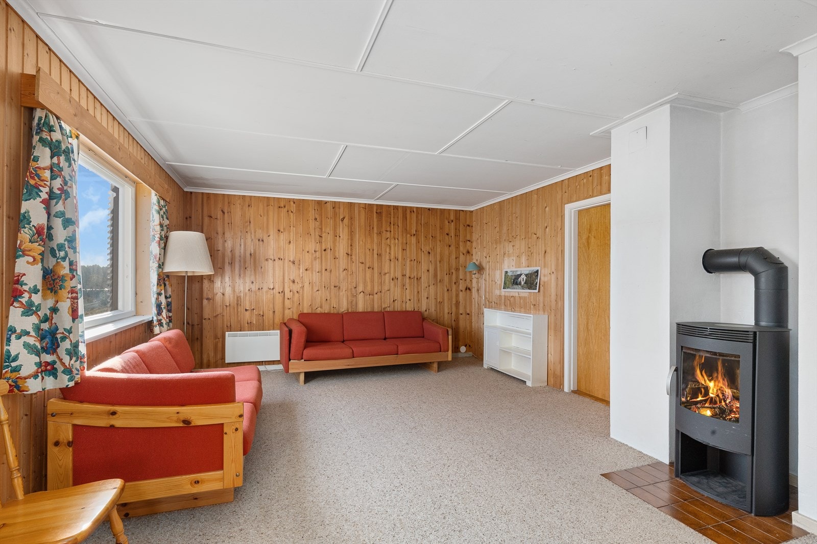 Denne stuen har også en moderne peisovn. En ekstra stue kan gi ytterligere spillerom for alle i familien. Galleribilde