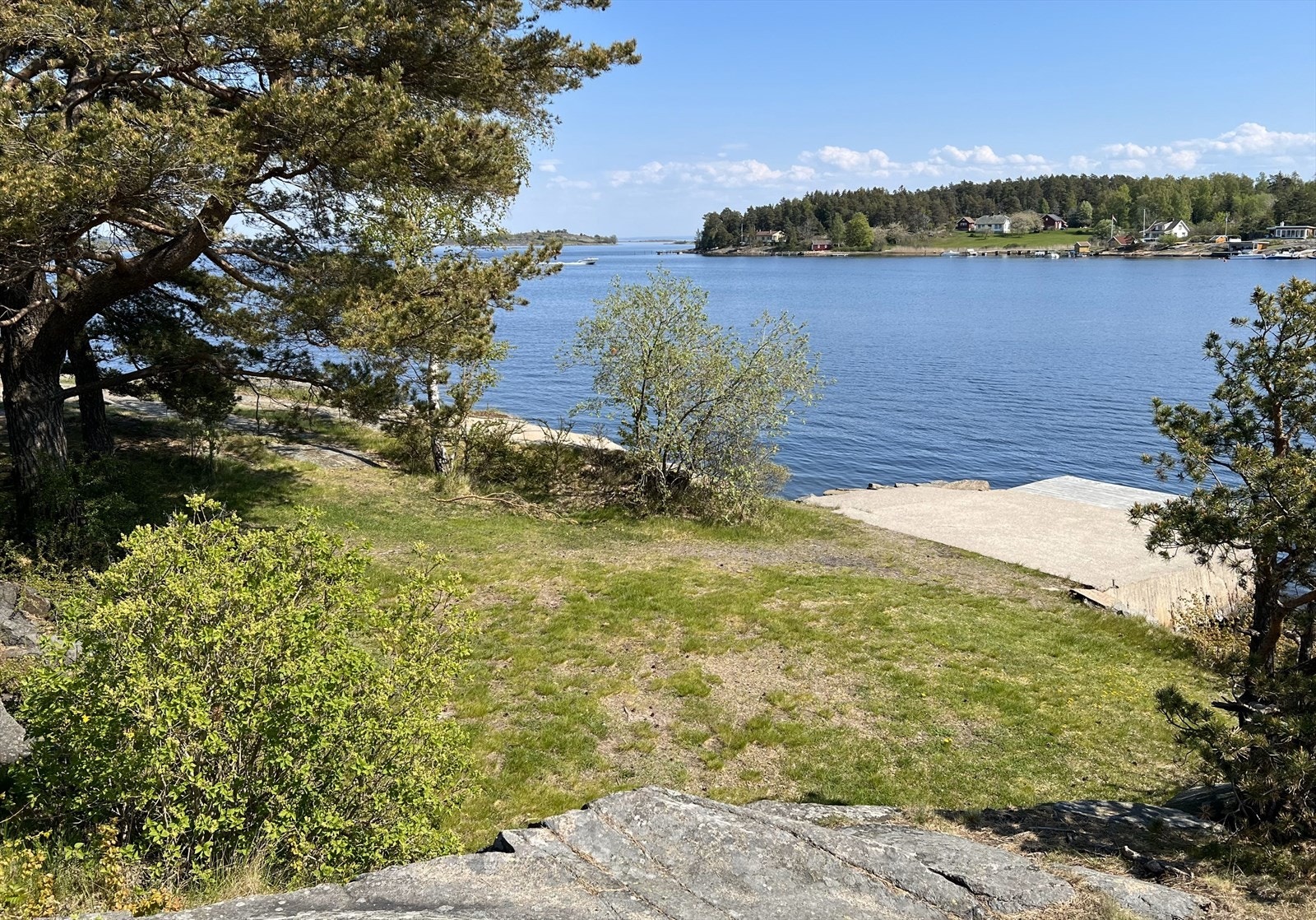 Verdun friluftsområde har også svaberg og sandstrand Galleribilde
