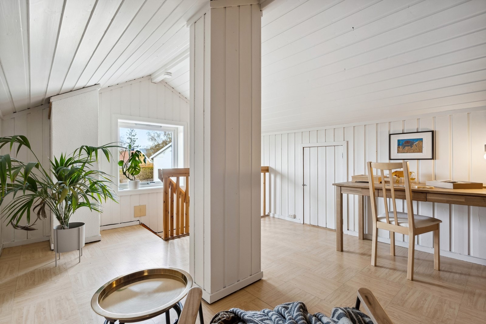 Loftsetasjen kan innredes etter ønske og behov - perfekt for ungdommene i huset, eller hjemmekontor/bibliotek for de voksne? Galleribilde