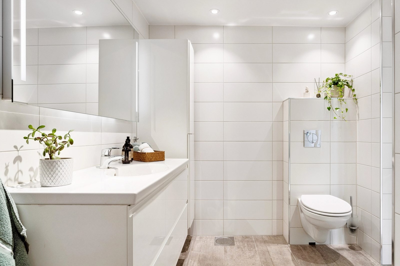 Badet er ventilert med elektrisk styrt vifte. Galleribilde