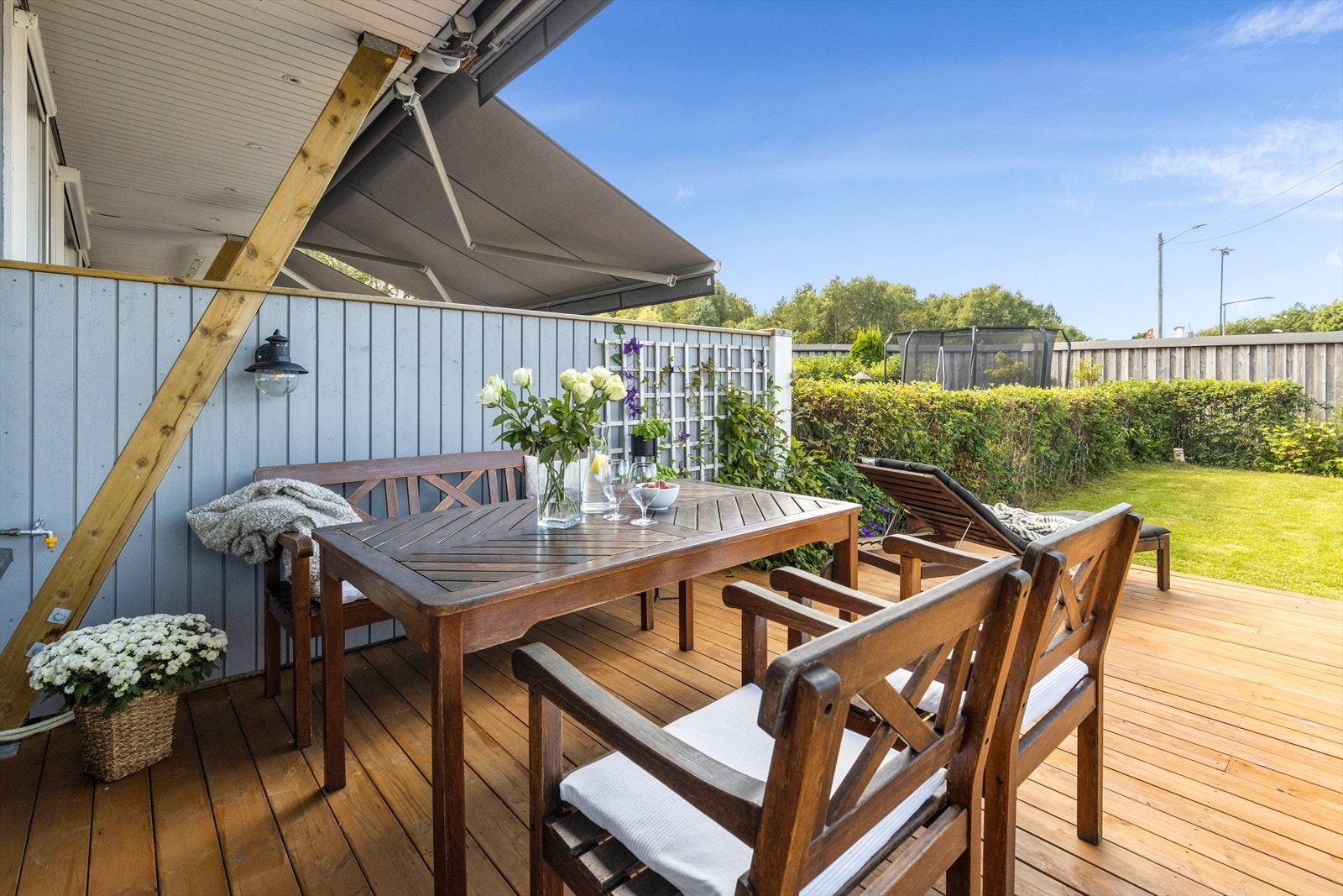 Terrassen er orientert mot sydvest og er oppmålt til ca. 30 m². Galleribilde