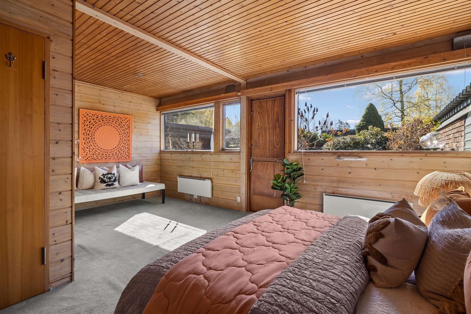 Soverom 1 (som kan deles til 2 rom om ønskelig, slik det originalt var tegnet) med egen utgang til atriet Galleribilde