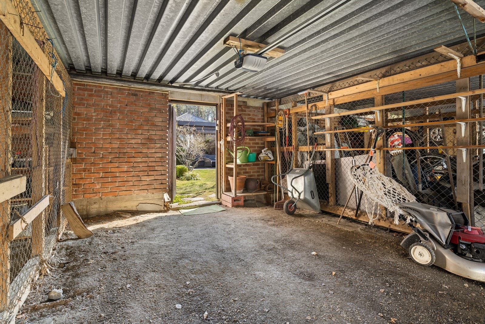 Egen garsje med dør direkte inn til atriet Galleribilde