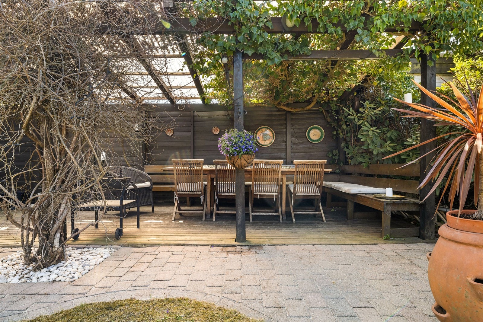 Uteplass med pergola Galleribilde