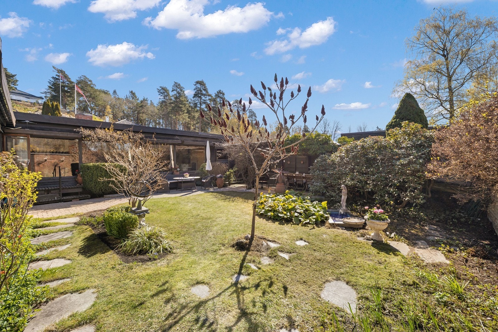 Velkommen til Ingiers vei 15 - Et unikt og innholdsrikt atriumhus på ett plan | 4 sov. | Garasje | Blindvei Galleribilde