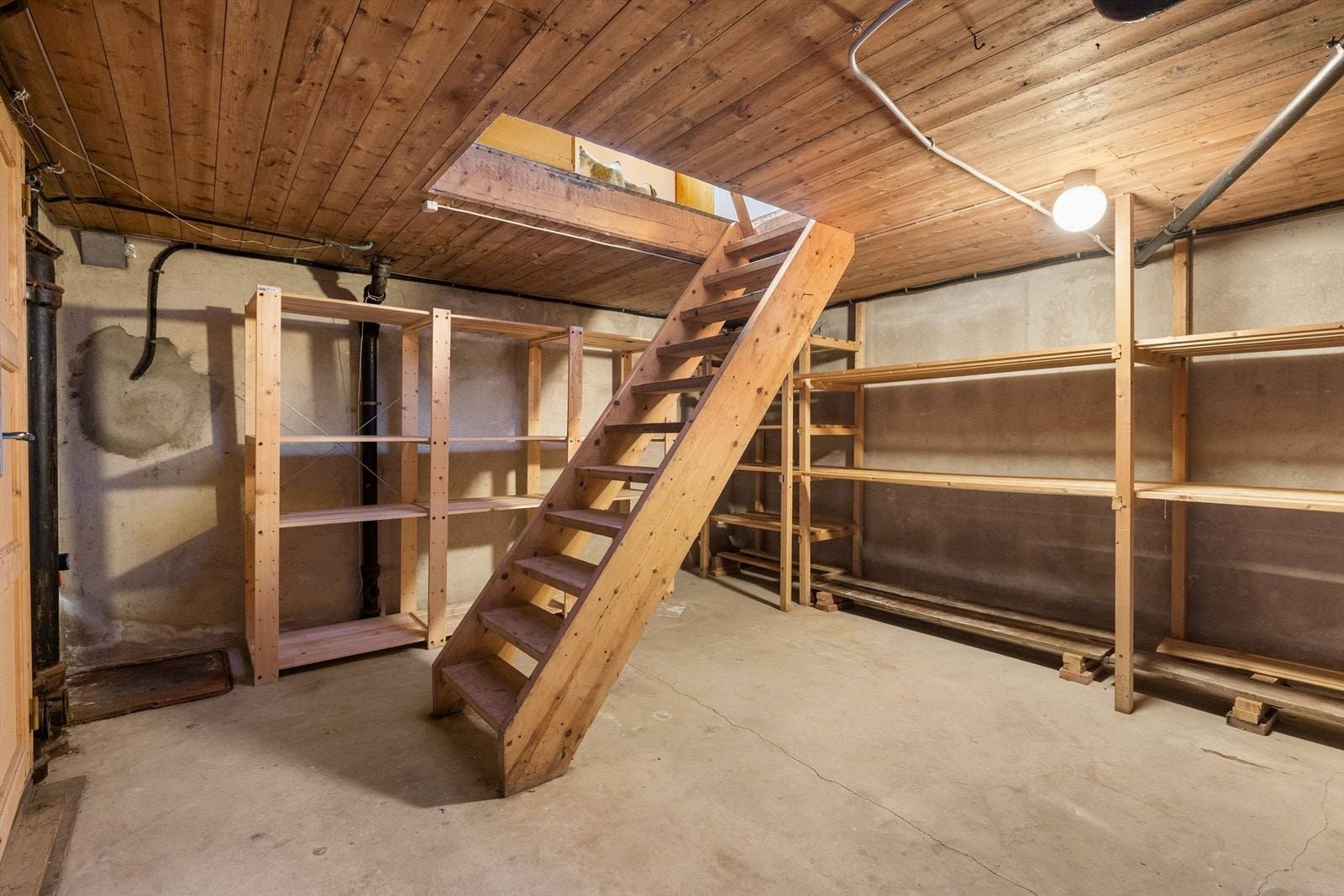 Lagringsplass i kjeller Galleribilde