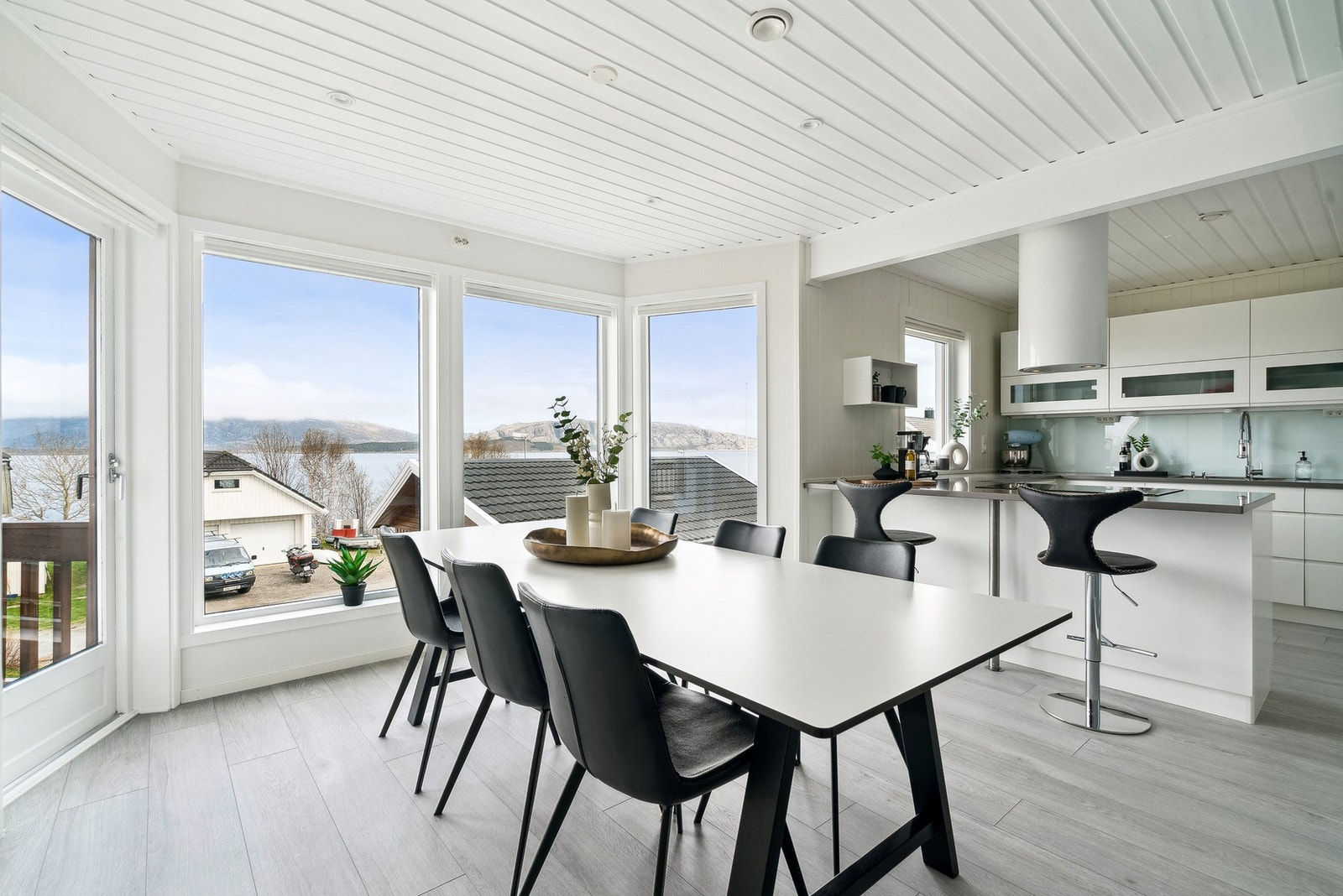 Adkomst til terrasse fra spisestuedel Galleribilde
