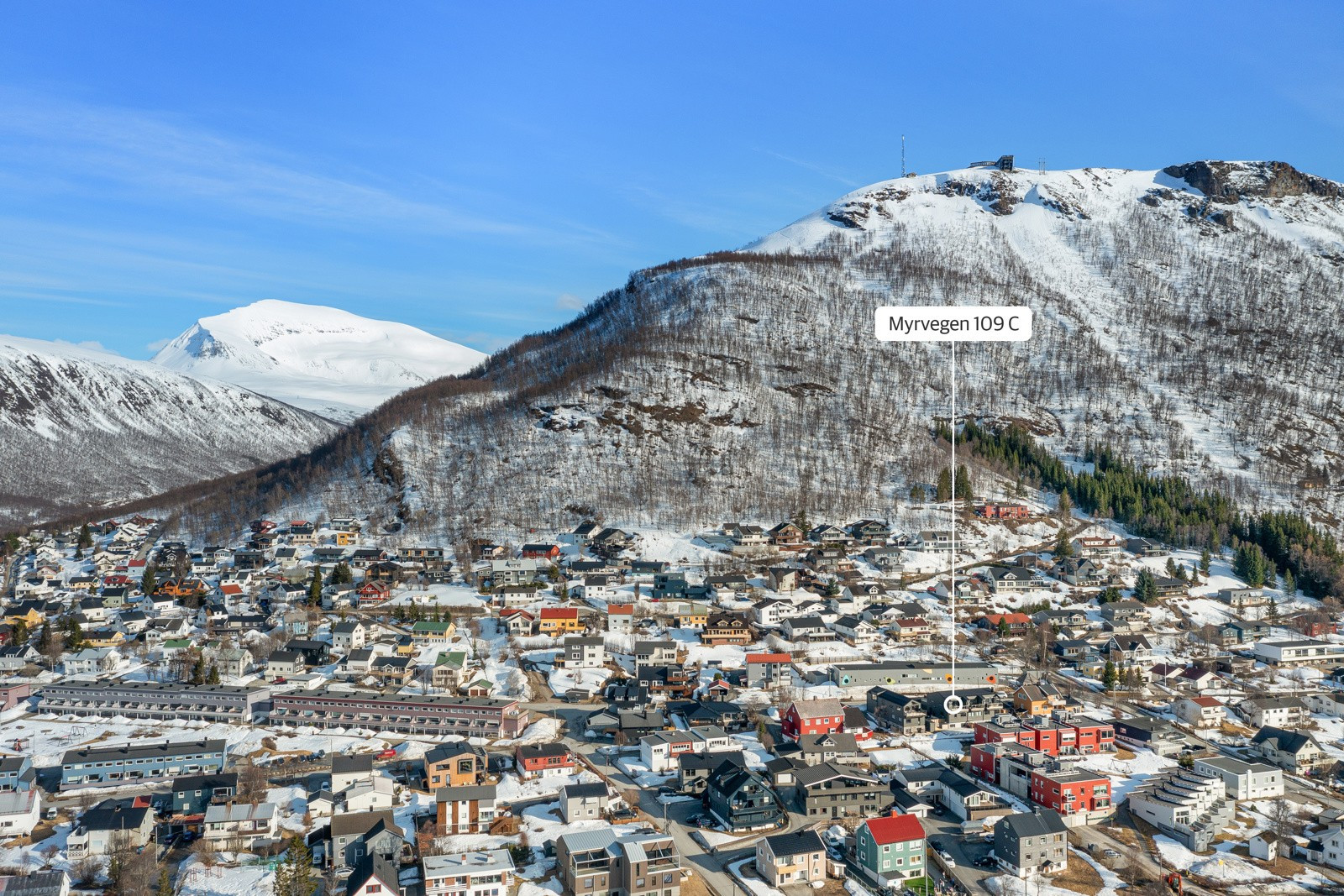 Boligen ligger sentralt plassert midt i Tromsdalen.