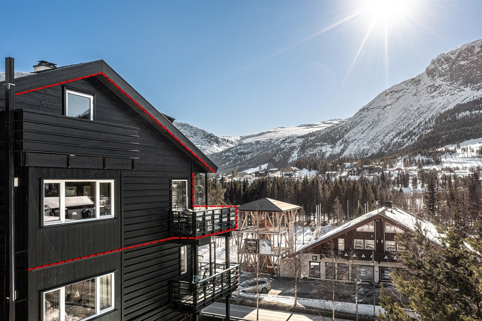 Den aktuelle leiligheten ligger i 2. etasje og går over to plan. Galleribilde