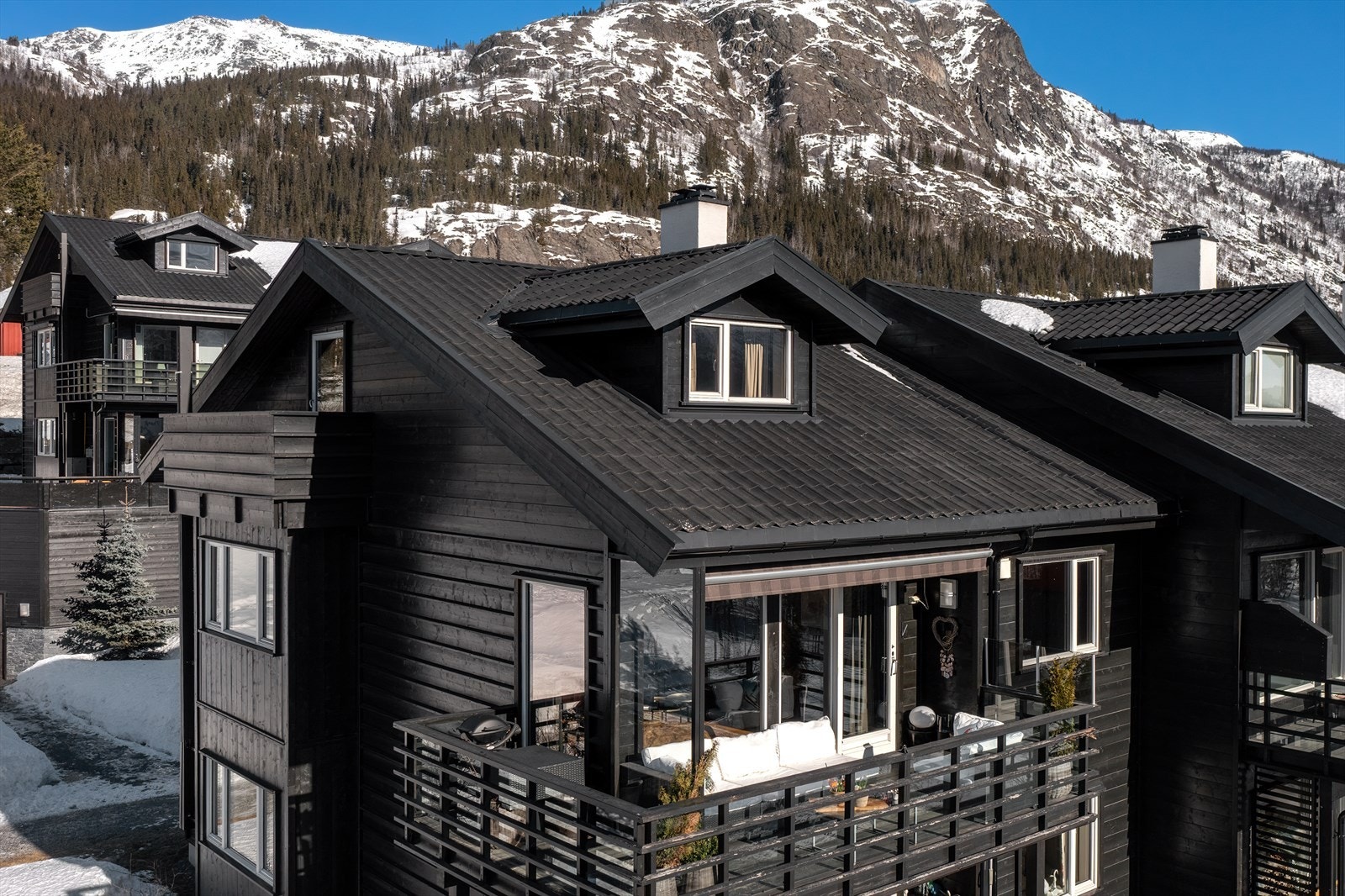 Med en sørvest-vendt veranda kan solen nytes dagen lang. Galleribilde