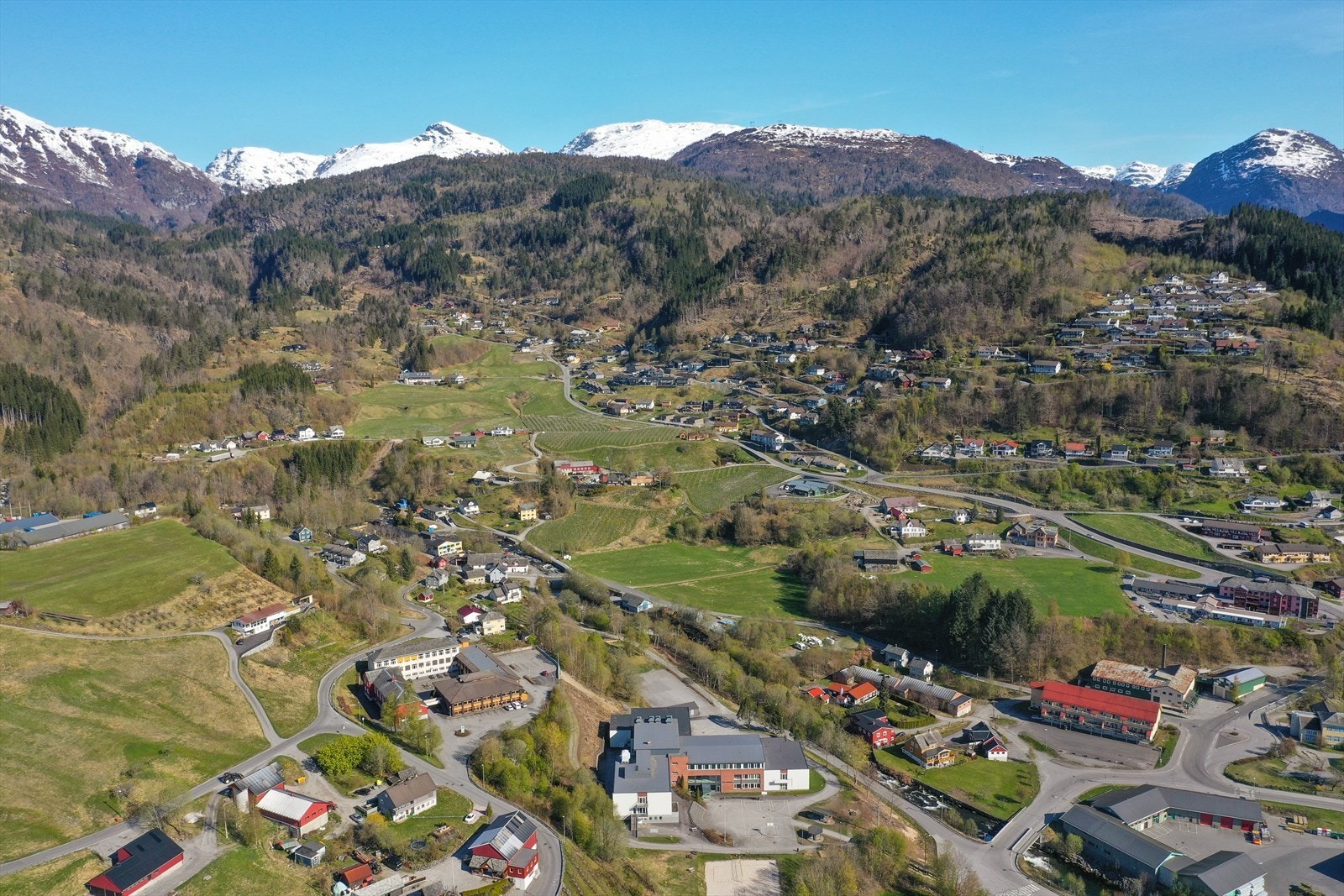 Relativt kort avstand til Fitjadalen og videre inn i fjellheimen! Galleribilde