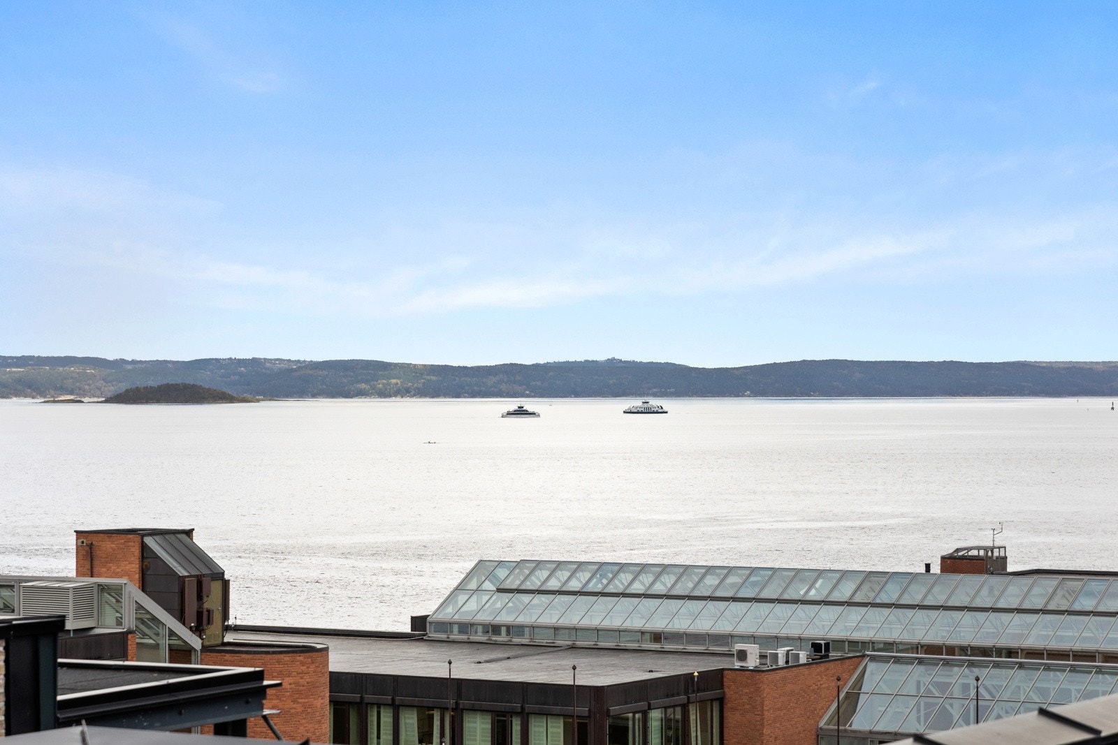 Oslofjorden i all sin prakt er synlig fra takterrassen. Galleribilde