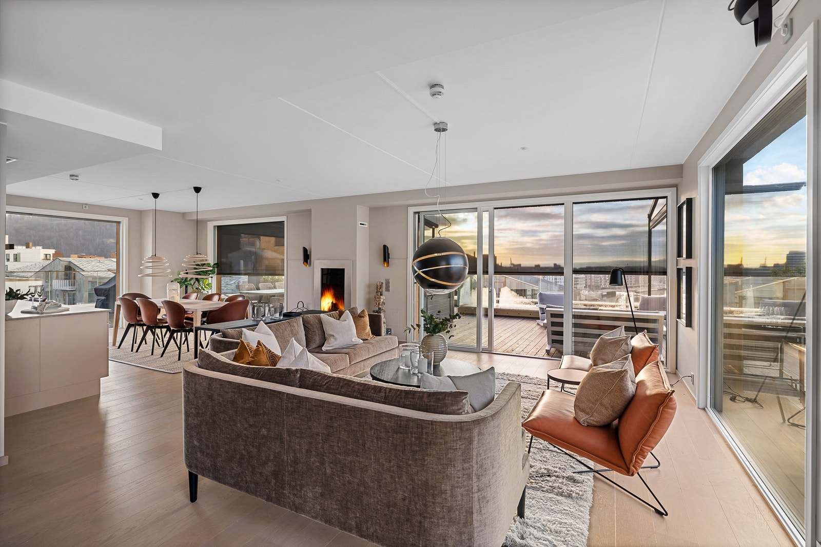 Vi har gleden av å presentere en stor og eksklusiv Penthouse i hjertet av Norges nye Manhattan Galleribilde