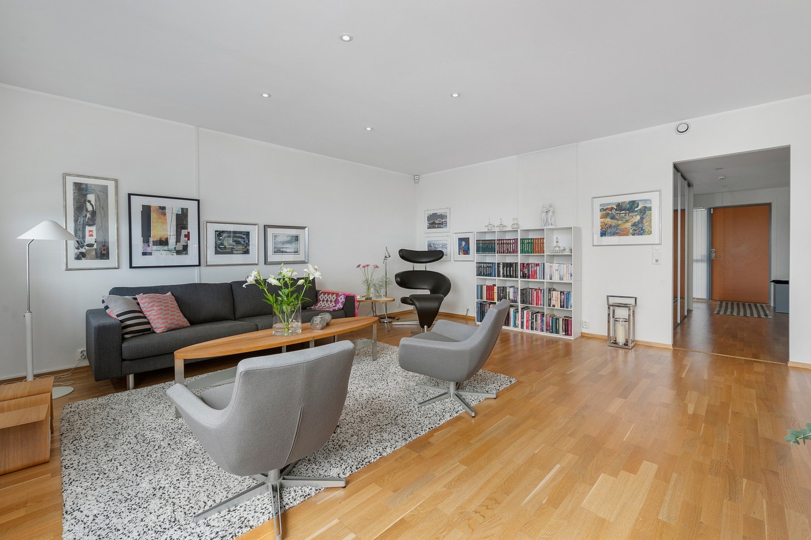 På gulvet er det lagt parkett med gulvvarme. Galleribilde