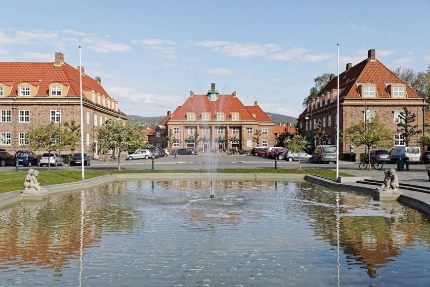 Damplassen - selve hjertet i Hagebyen - ligger kun få minutters gange fra boligen. Galleribilde