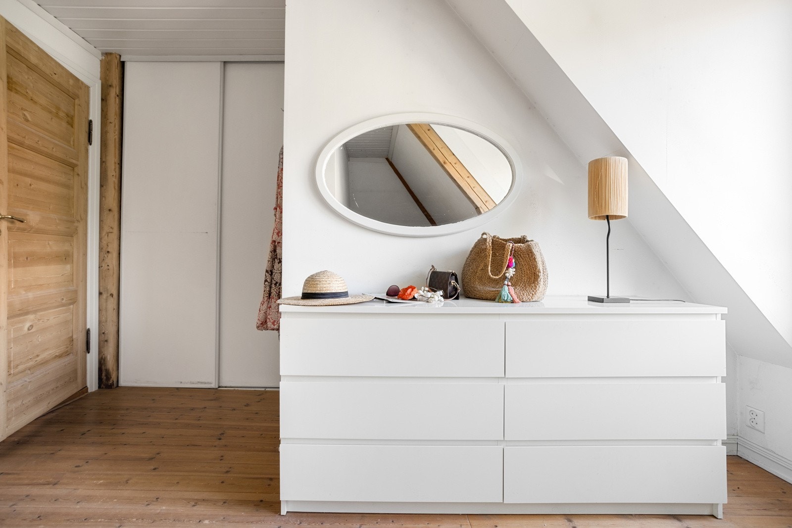 Det er god plass til garderobeløsning på soverommet. Galleribilde