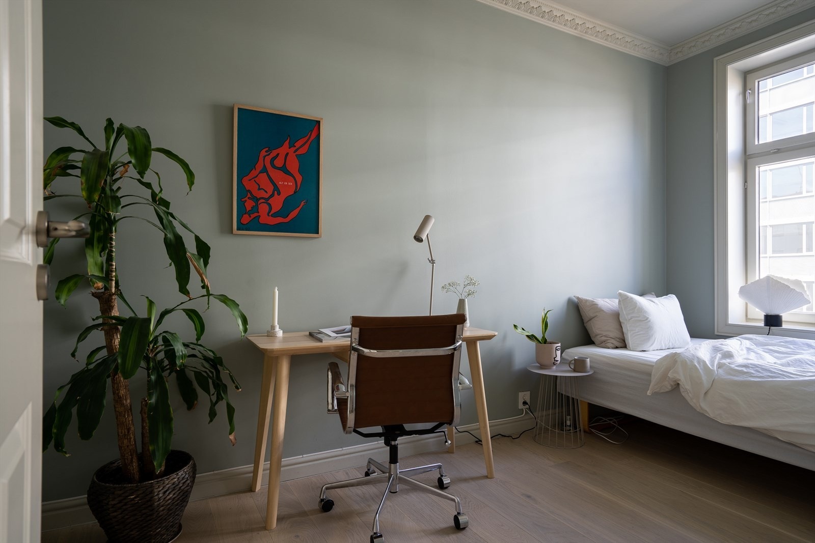 Soverom 2 med god plass for kontorløsning Galleribilde