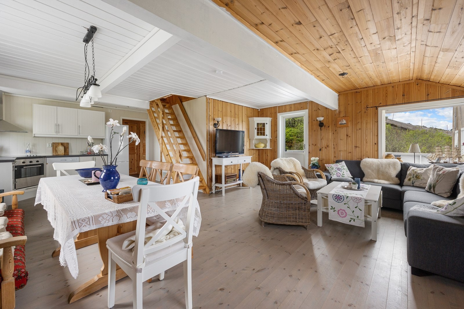 Boligen er bygd i ca 1980 med tilbygg og fremstår godt vedlikeholdt. Galleribilde