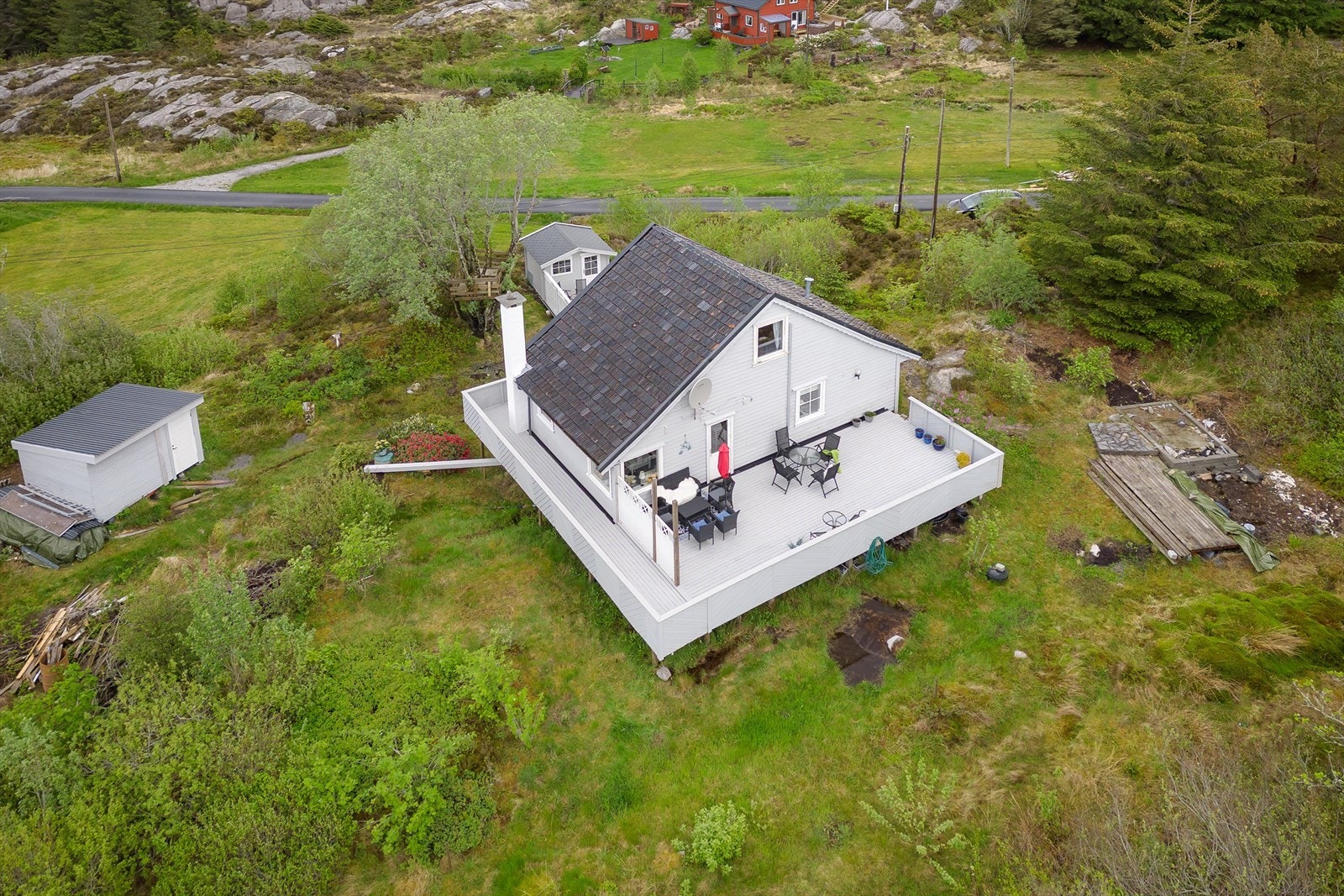 Eiendommen ligger i et landlig og naturskjønt område. Galleribilde