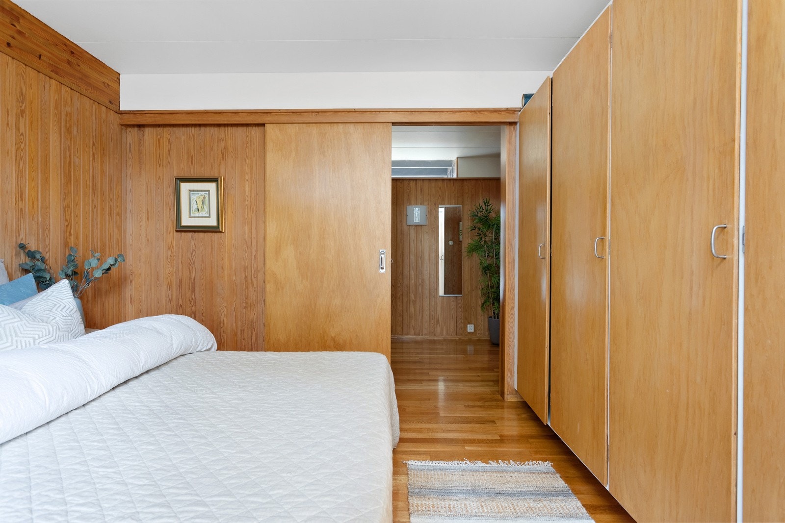 Hovedsoverommet har palssbygget skap. Galleribilde