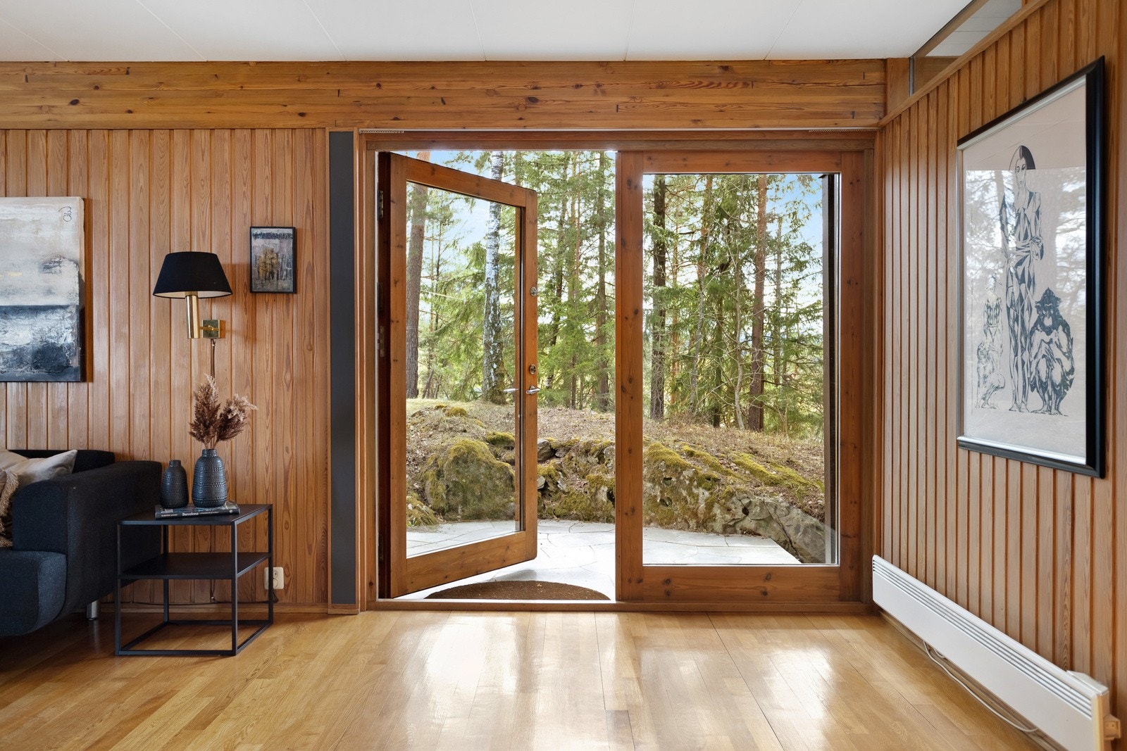 Utgang til uteplass og hage. Galleribilde