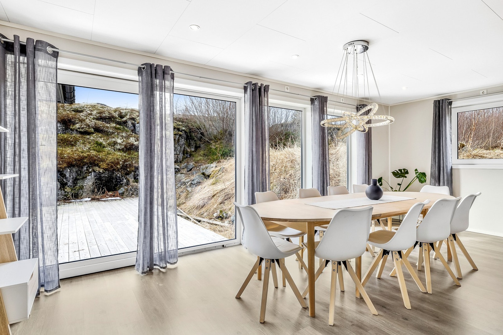 Hyggelig sone for spisegruppe Galleribilde