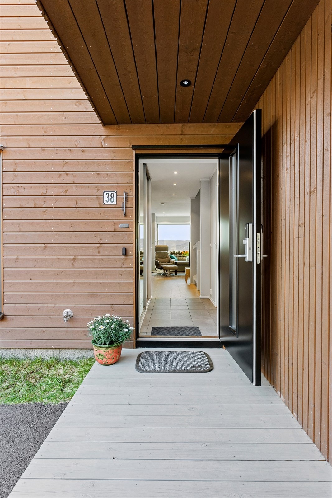 Legg turen innom Fossbakken 38 og opplev denne flotte boligen Galleribilde