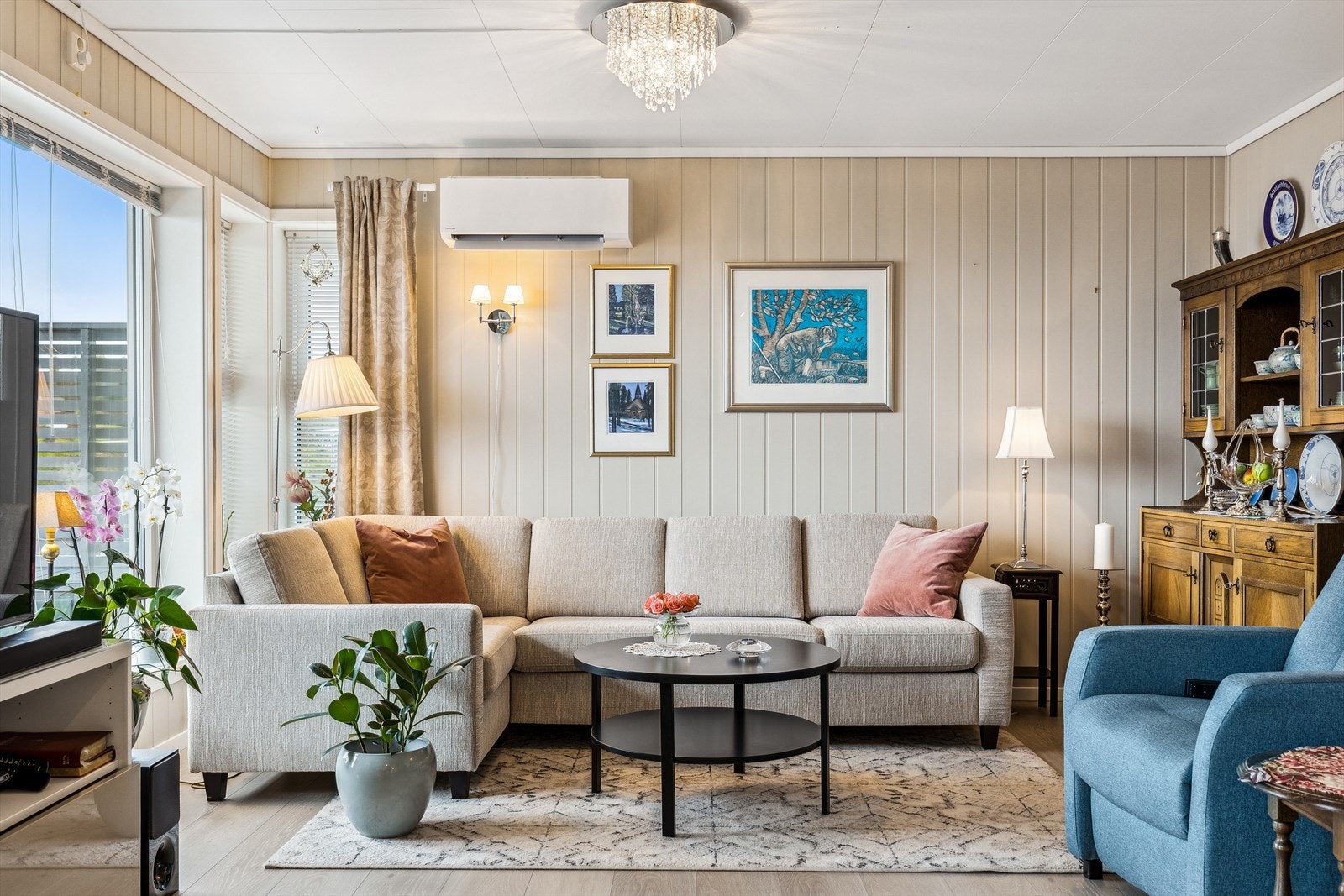 I stuen er det installert varmepumpe. Galleribilde