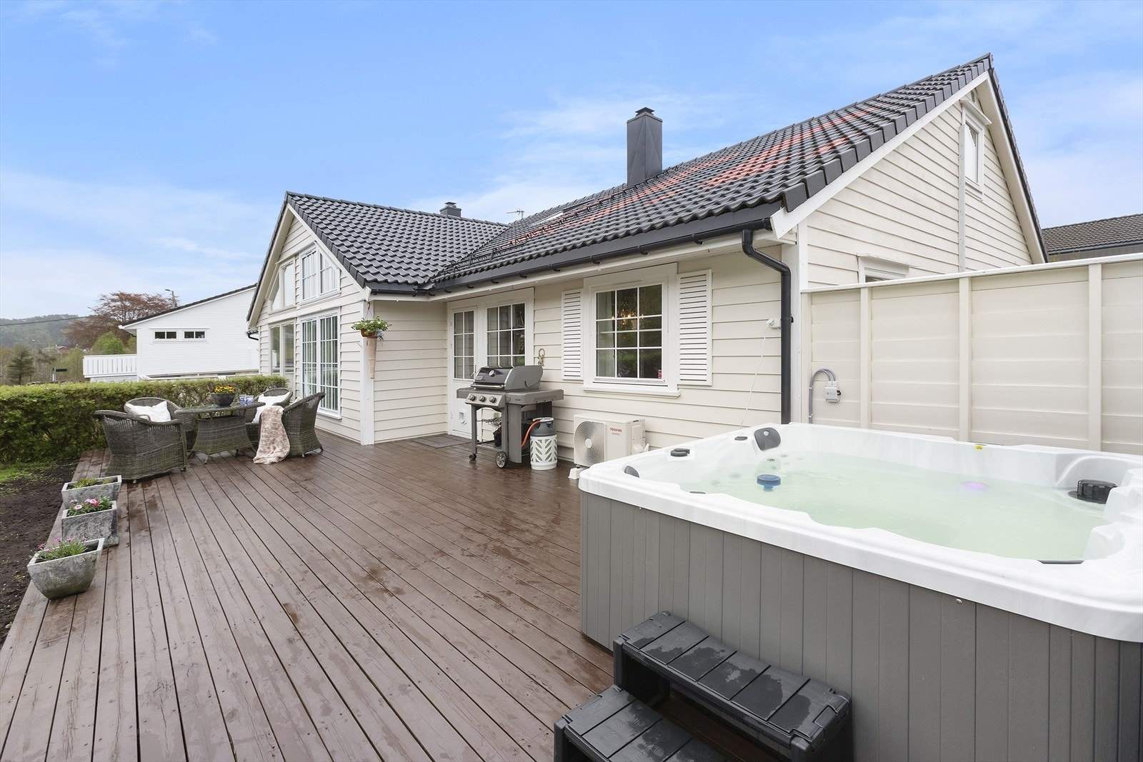 Boligen ligger fint og solrikt til i et veletablert boligfelt. Galleribilde