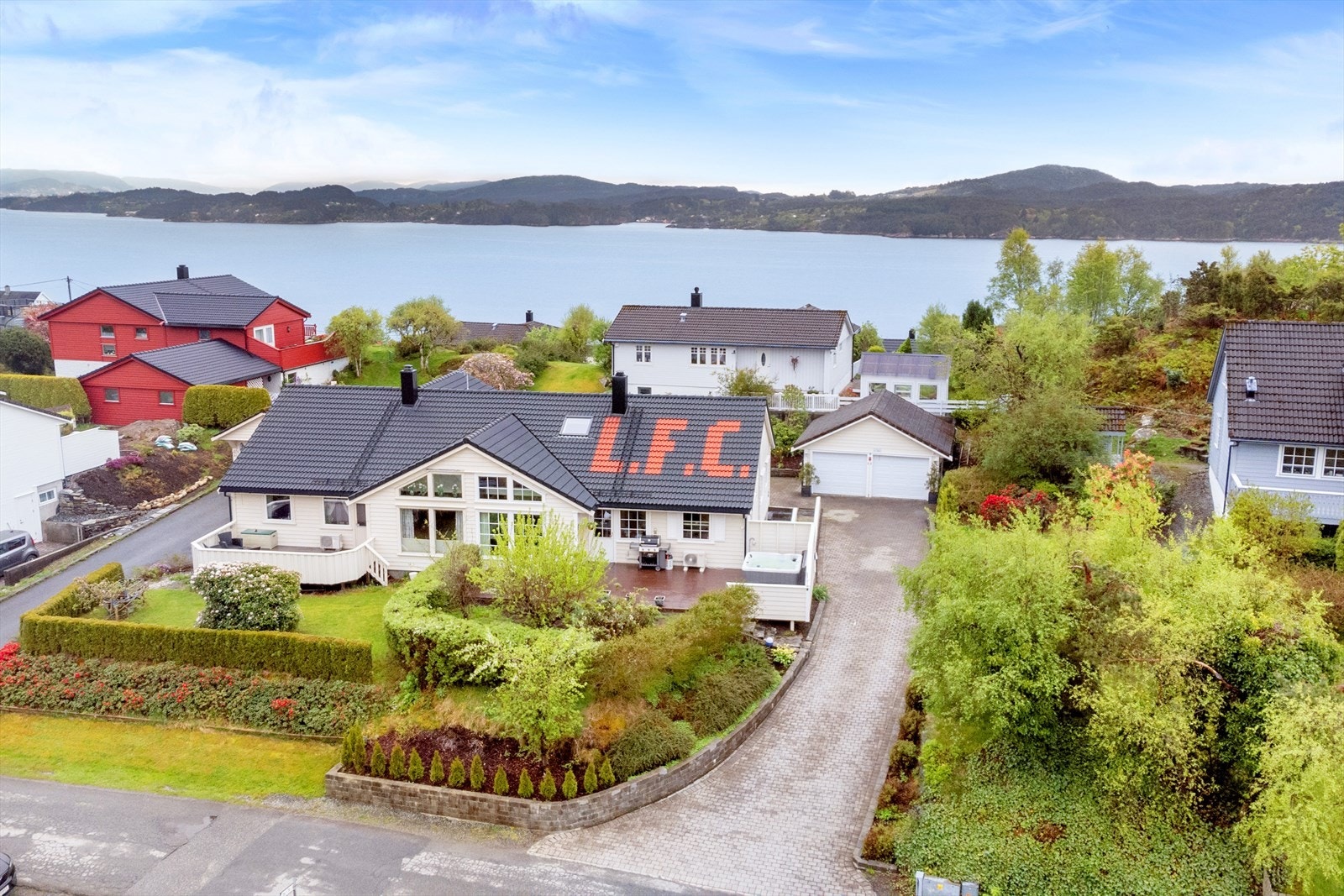 Velkommen til Orrhøyen 4B, presentert av Torgeir Glomnes for Eiendomsmegler Vest. Galleribilde