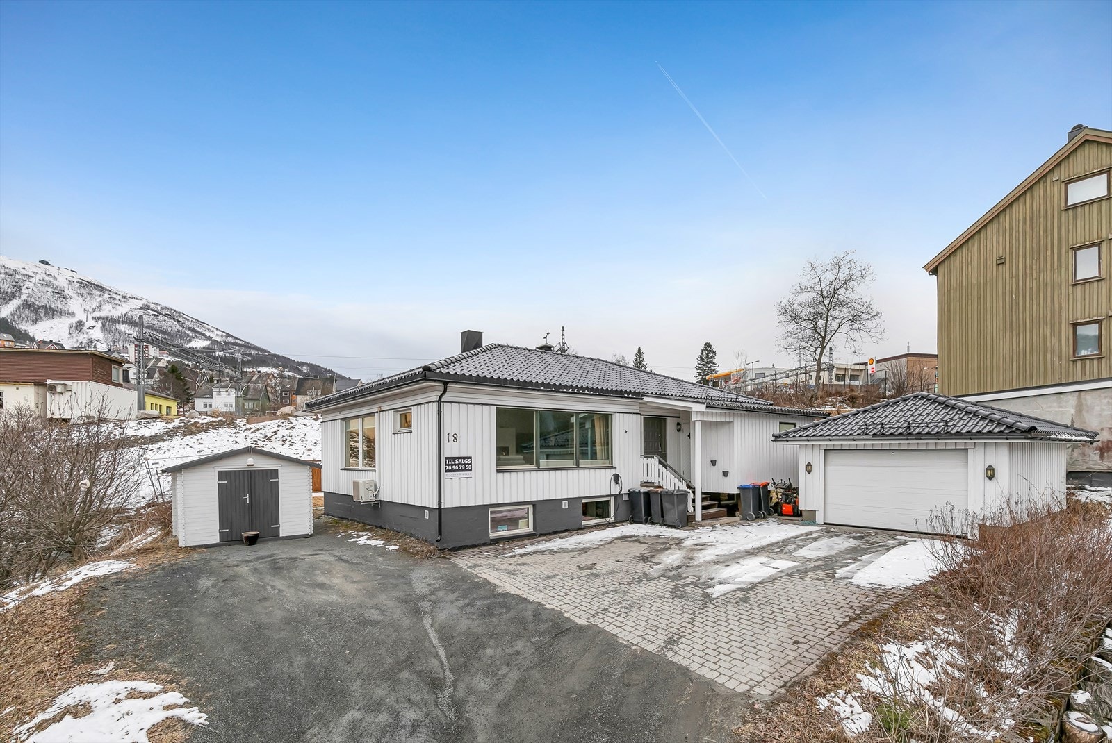 Fra eiendommen er det kort vei til kjøpesenter med en rekke butikksortimenter Galleribilde