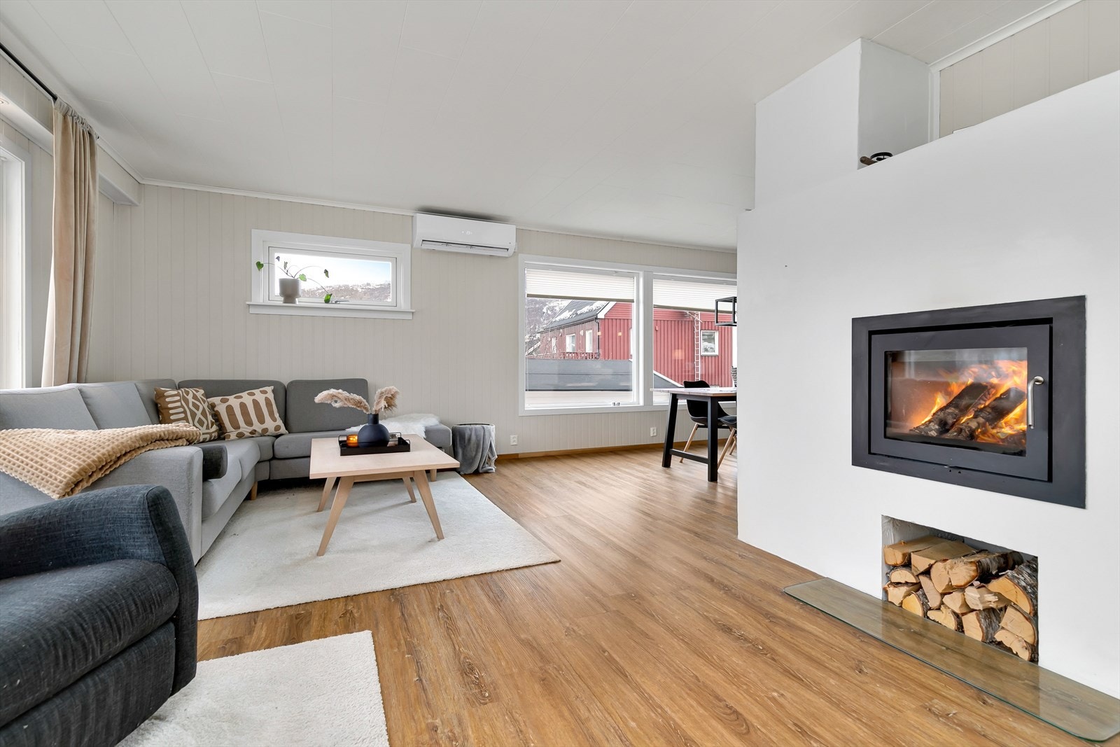 Her er innebygd vedovn som gir lun og god varme Galleribilde