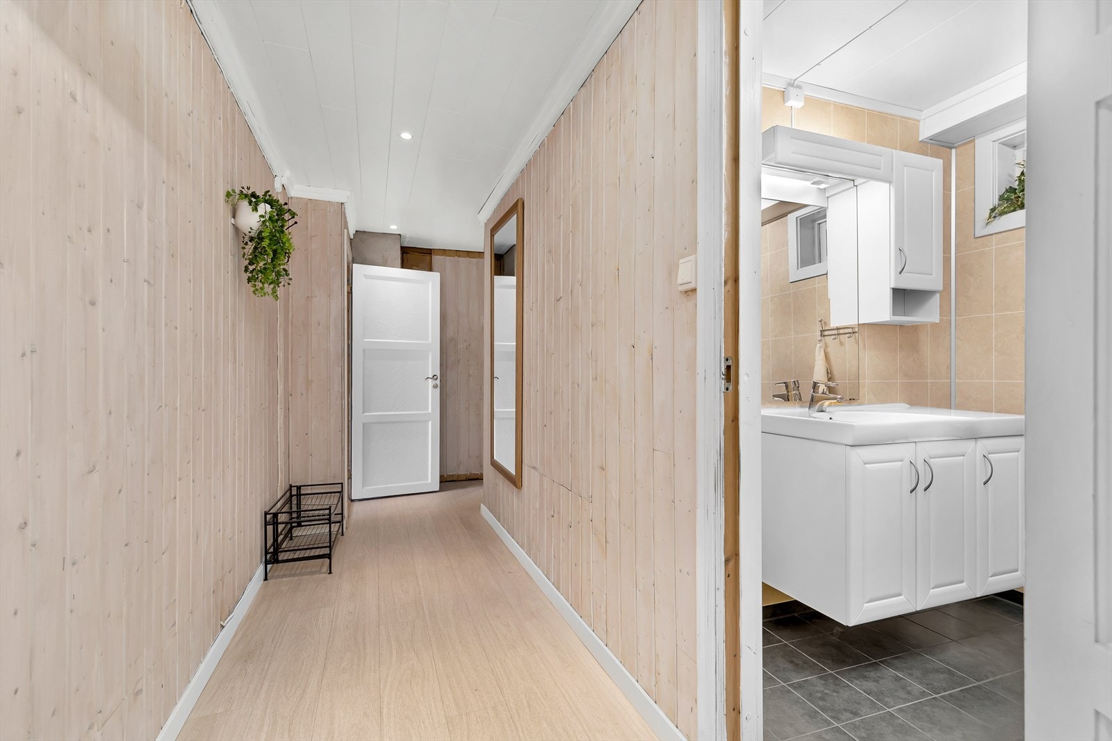 Underetasje - Gang Galleribilde